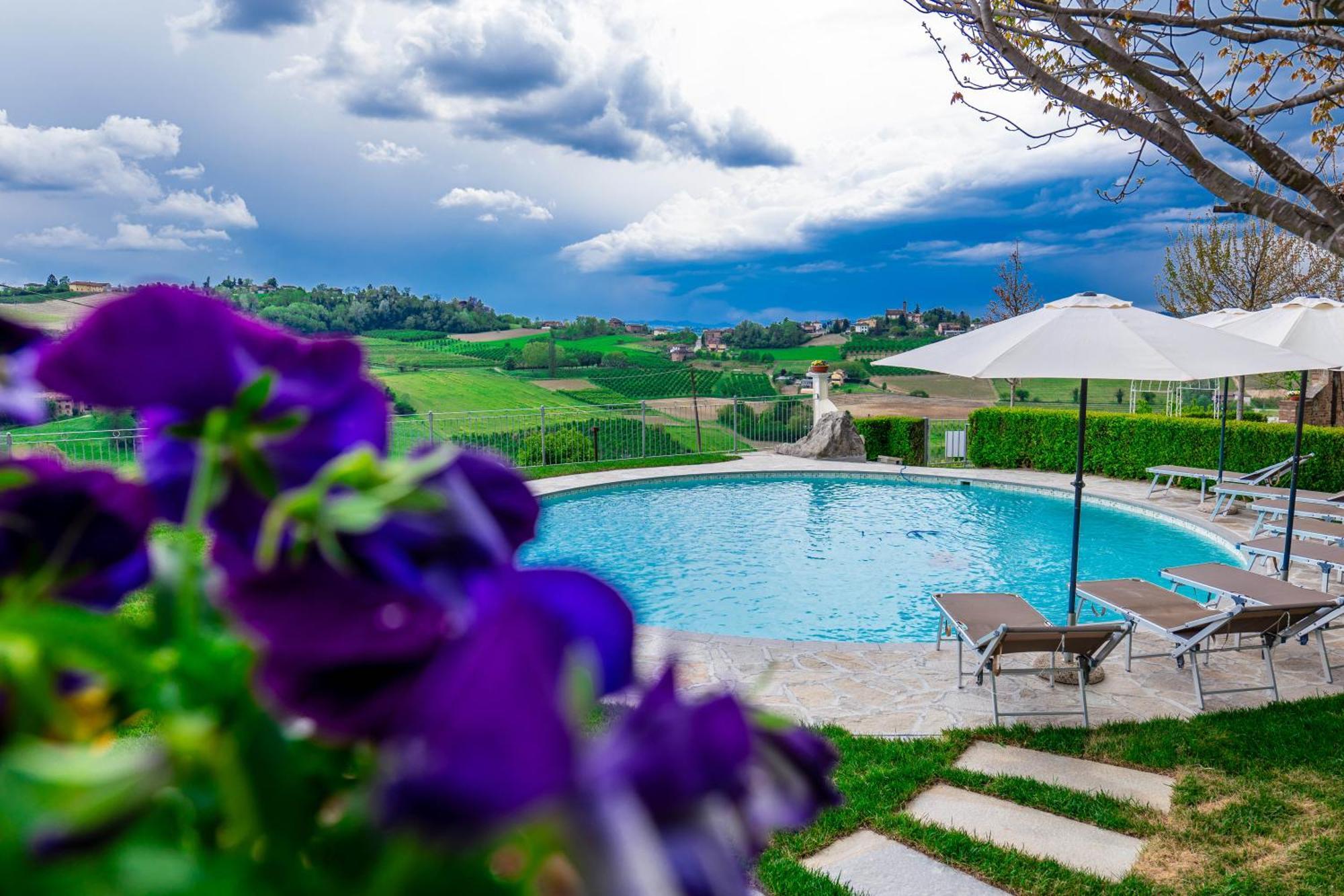 Agriturismo Podere La Piazza Costigliole d'Asti Eksteriør billede